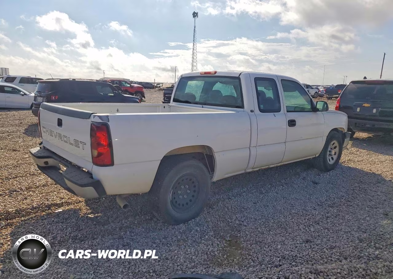 2005 Chevrolet Silverado C1500 VIN:2GCEC19V351180264 - 3