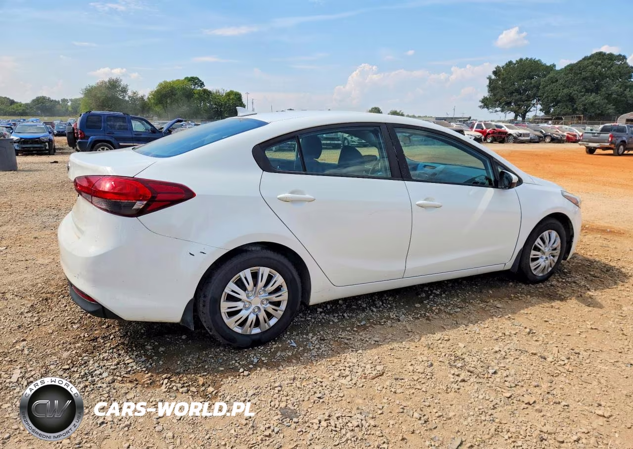 2018 Kia Forte Lx VIN:3KPFK4A7XJE205633 - 3