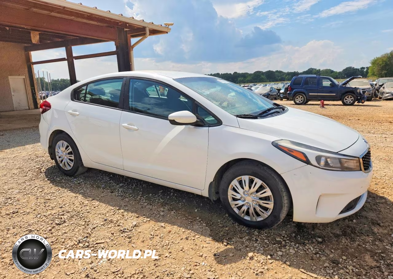 2018 Kia Forte Lx VIN:3KPFK4A7XJE205633 - 4