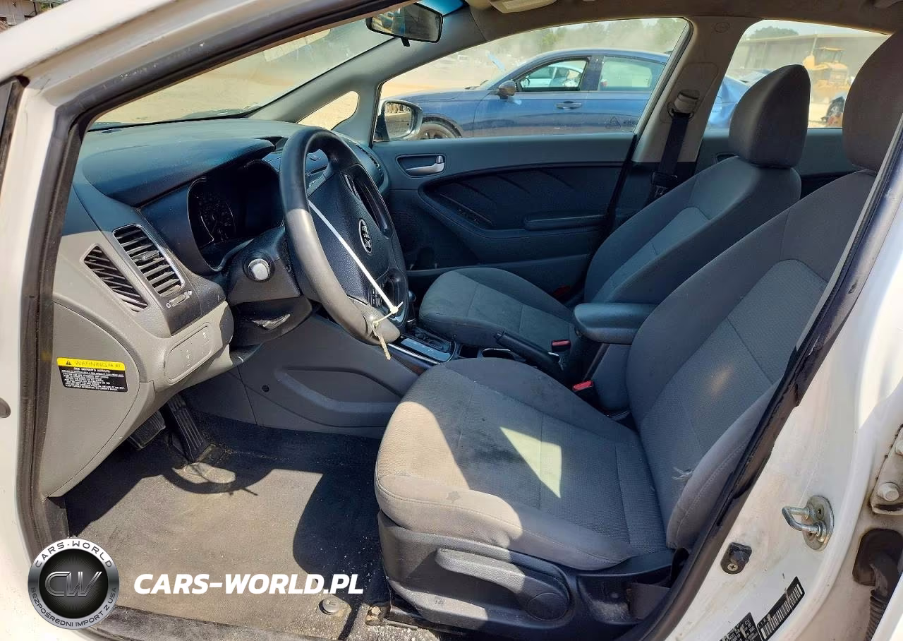 2018 Kia Forte Lx VIN:3KPFK4A7XJE205633 - 7