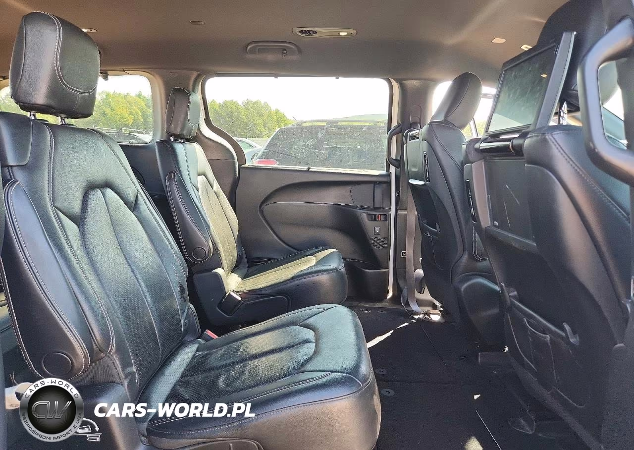 2018 Chrysler Pacifica Touring L Plus VIN:2C4RC1EG3JR310841 - 11