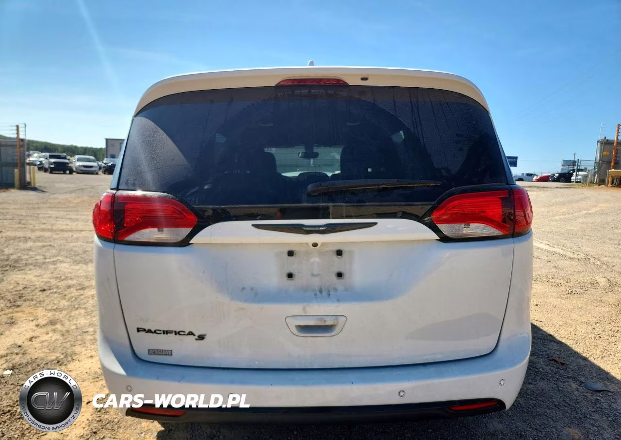 2018 Chrysler Pacifica Touring L Plus VIN:2C4RC1EG3JR310841 - 6