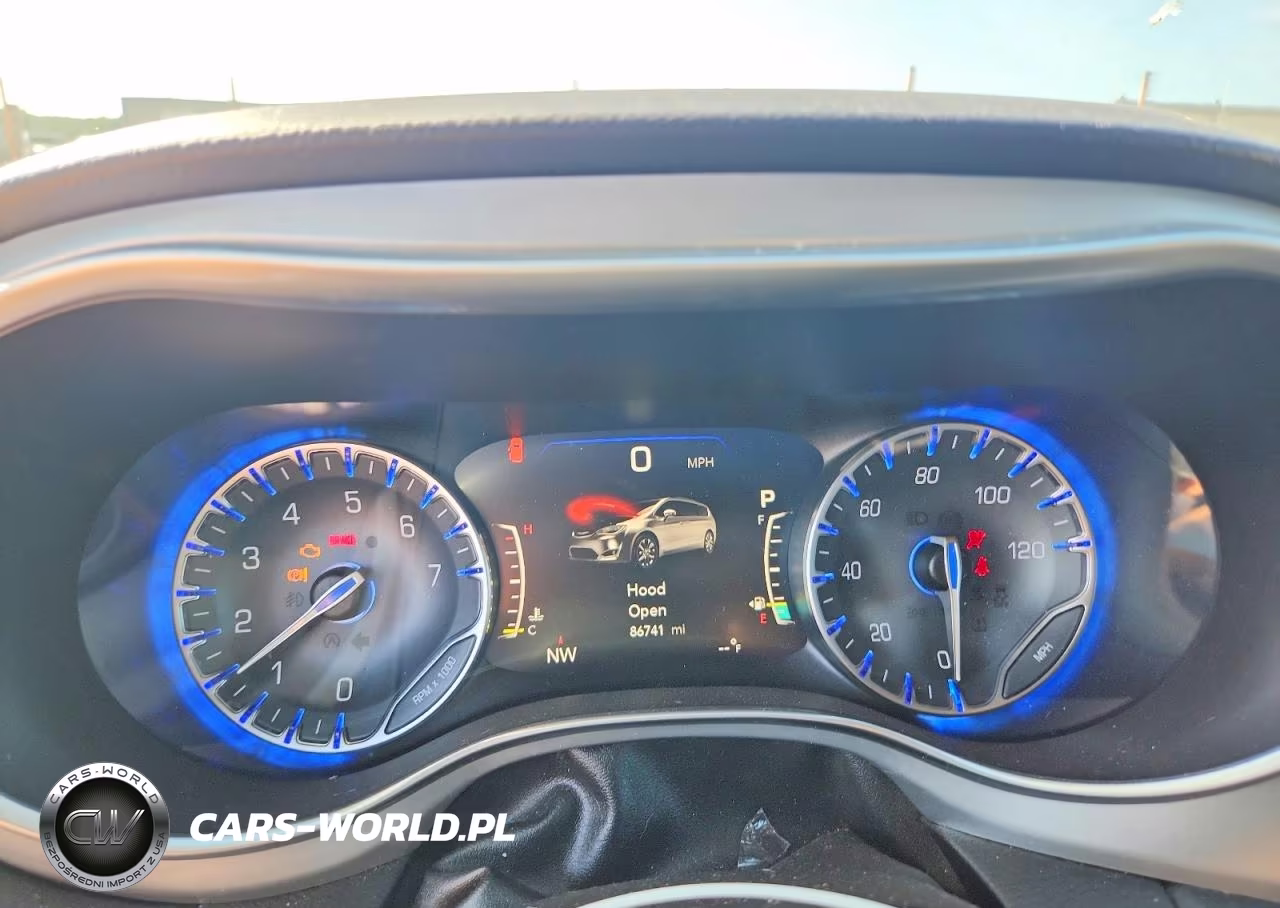 2018 Chrysler Pacifica Touring L Plus VIN:2C4RC1EG3JR310841 - 9