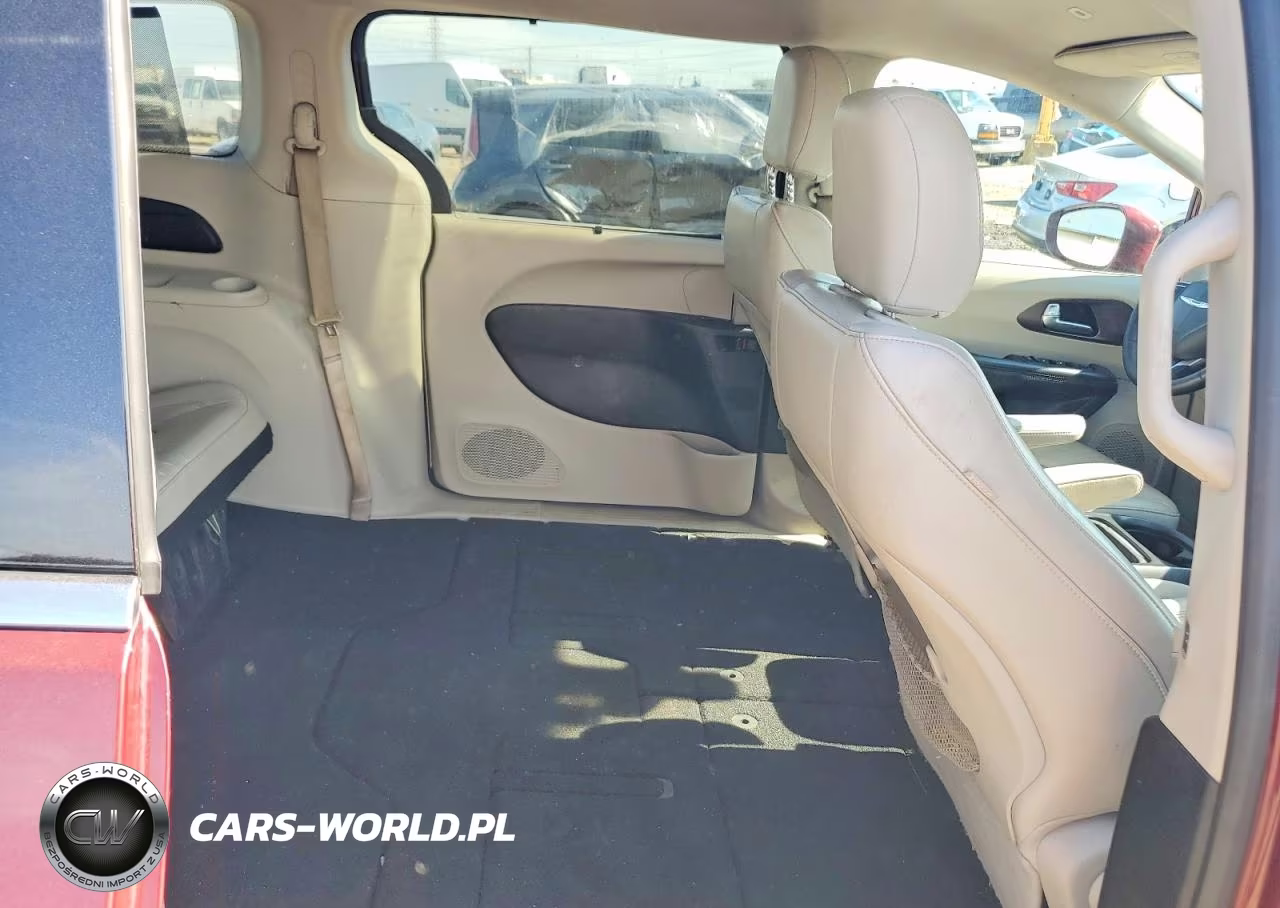 2018 Chrysler Pacifica Touring L VIN:2C4RC1BG1JR158076 - 11