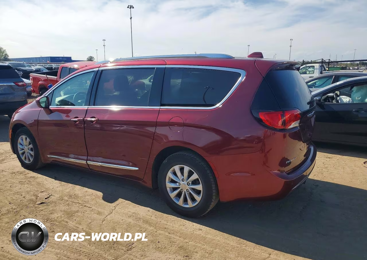 2018 Chrysler Pacifica Touring L VIN:2C4RC1BG1JR158076 - 2