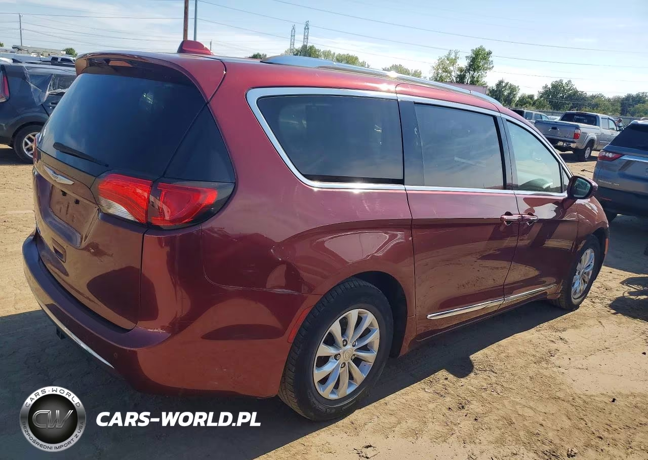 2018 Chrysler Pacifica Touring L VIN:2C4RC1BG1JR158076 - 3