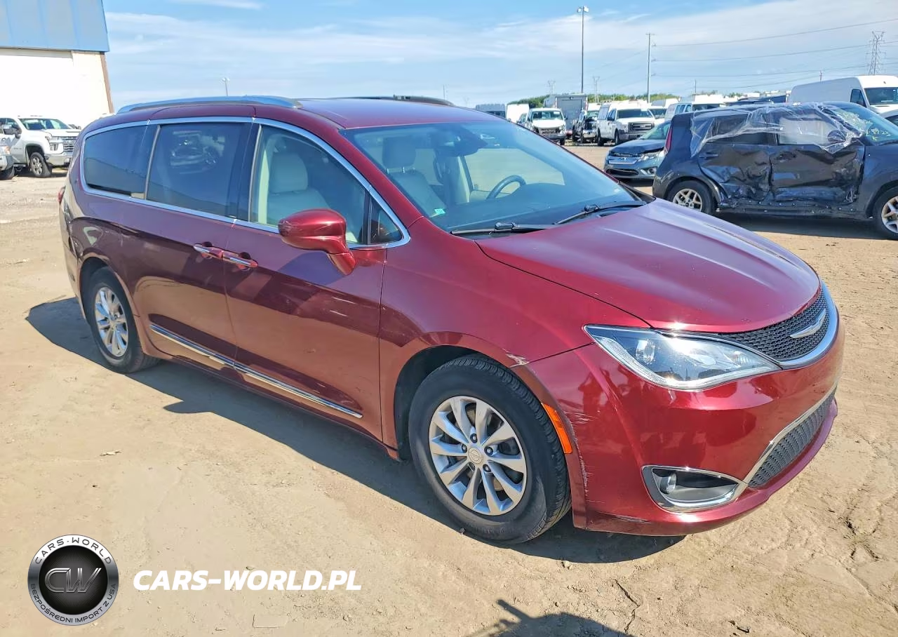 2018 Chrysler Pacifica Touring L VIN:2C4RC1BG1JR158076 - 4