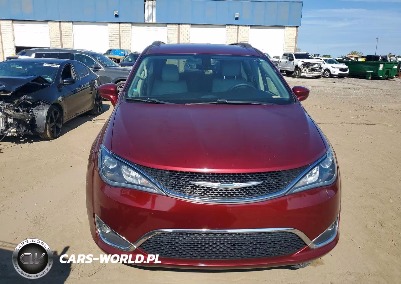 2018 Chrysler Pacifica Touring L VIN:2C4RC1BG1JR158076 - 5