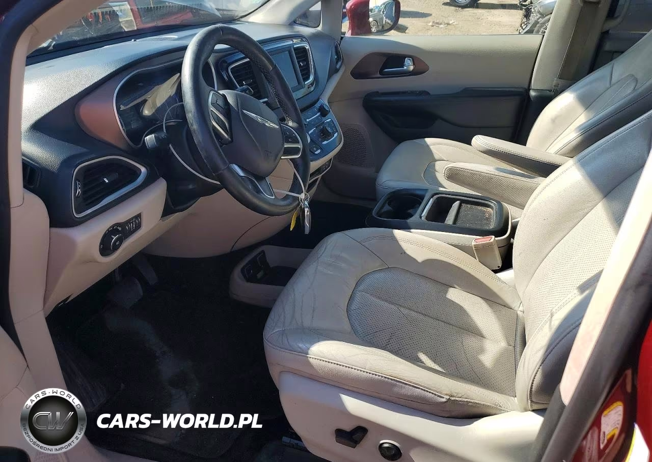 2018 Chrysler Pacifica Touring L VIN:2C4RC1BG1JR158076 - 7