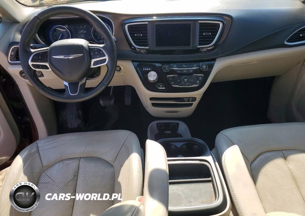 2018 Chrysler Pacifica Touring L VIN:2C4RC1BG1JR158076 - 8