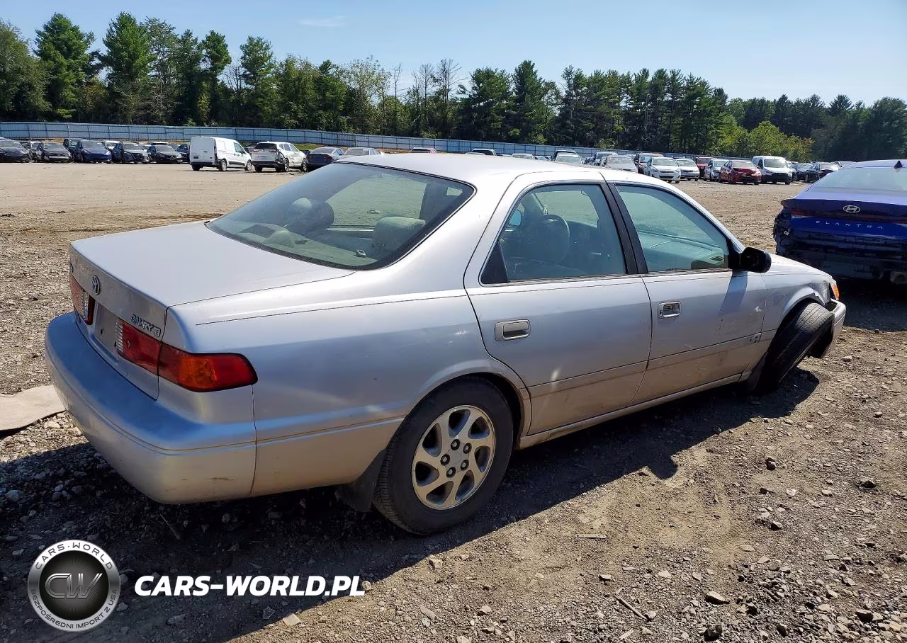 2001 Toyota Camry Le VIN:4T1BG22K61U028552 - 3