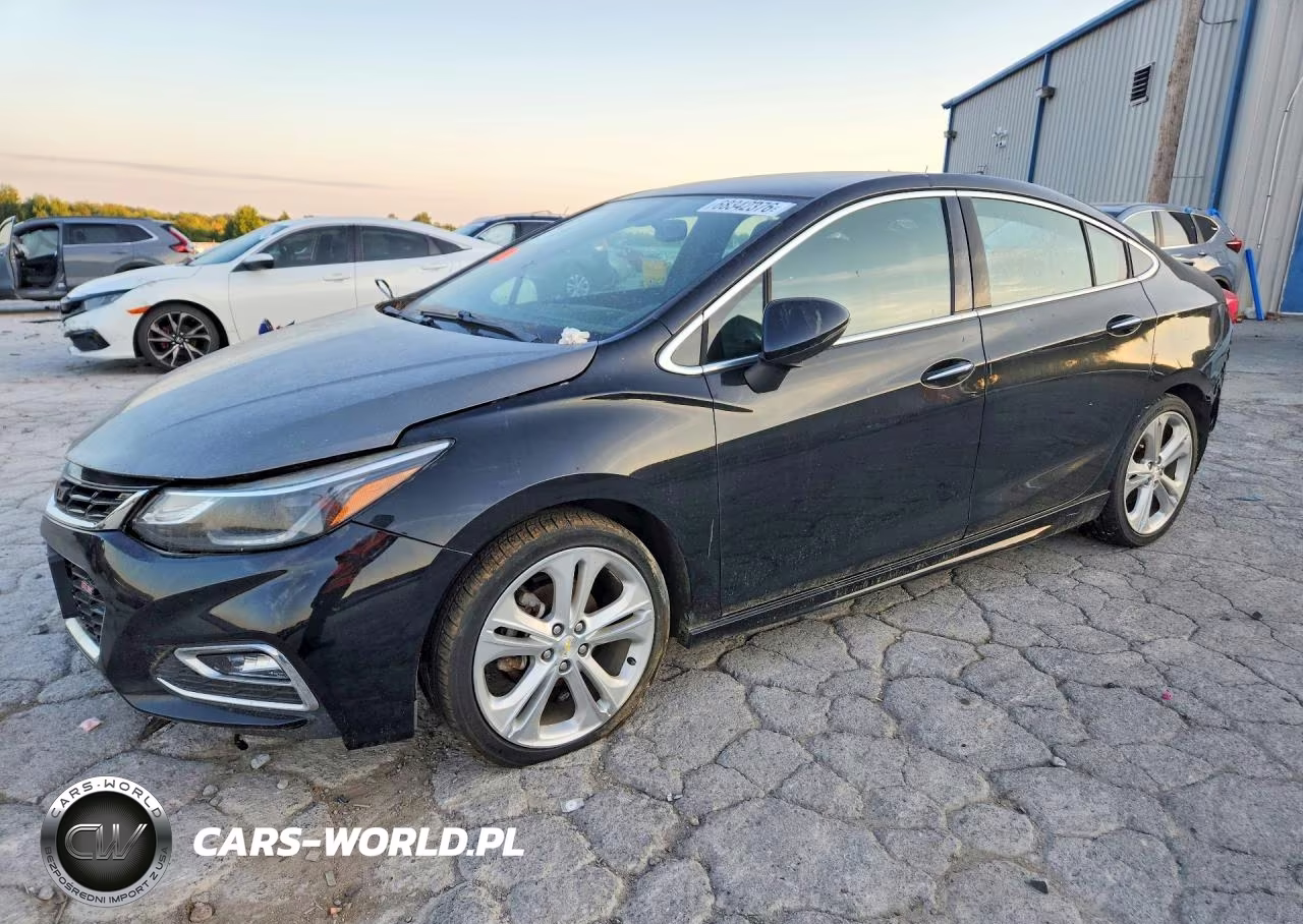 2018 Chevrolet Cruze Premier VIN:1G1BF5SM4J7114153 - 1
