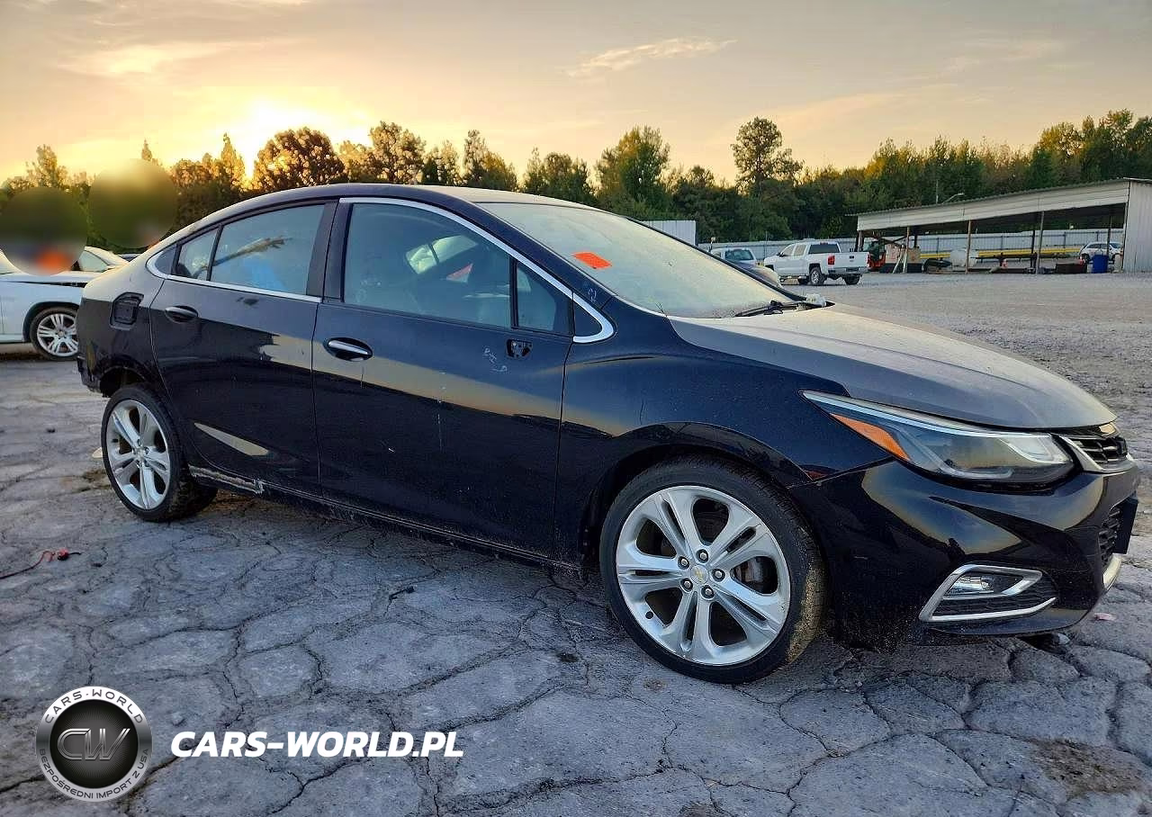 2018 Chevrolet Cruze Premier VIN:1G1BF5SM4J7114153 - 4