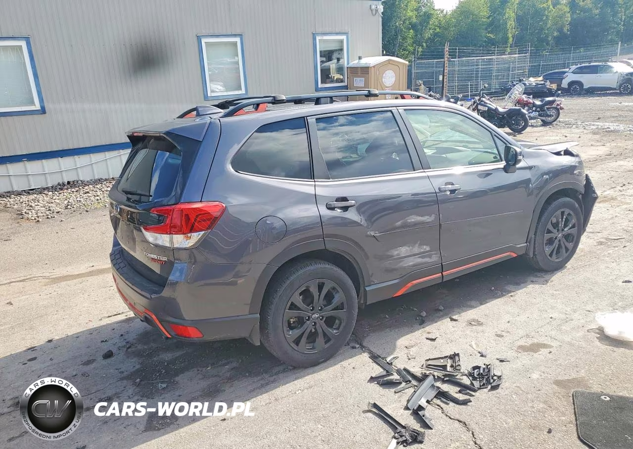 2022 Subaru Forester Sport VIN:JF2SKAJC7NH424318 - 3