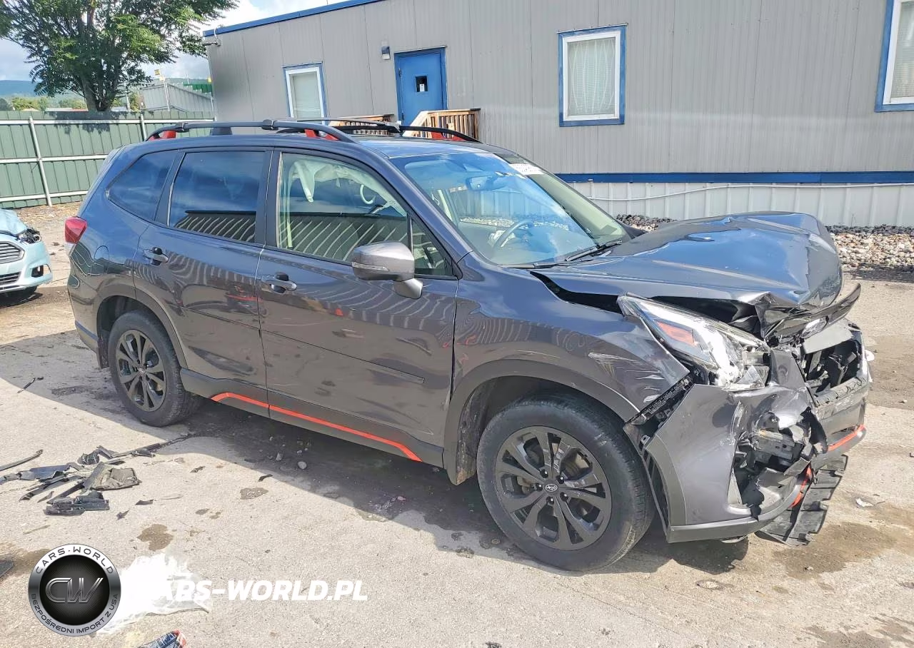 2022 Subaru Forester Sport VIN:JF2SKAJC7NH424318 - 4