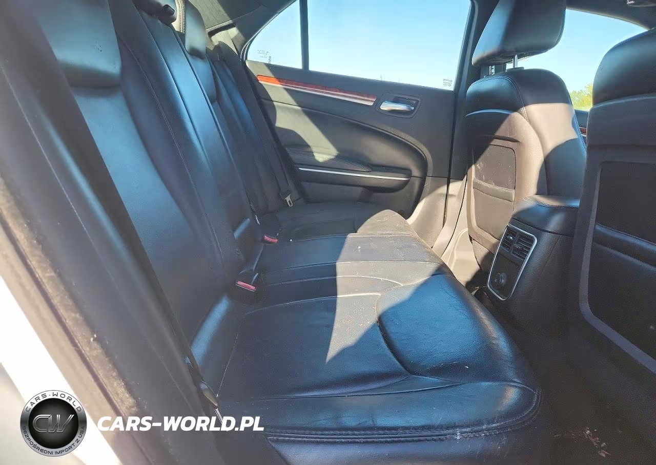 2014 Chrysler 300 VIN:2C3CCARG1EH328061 - 10