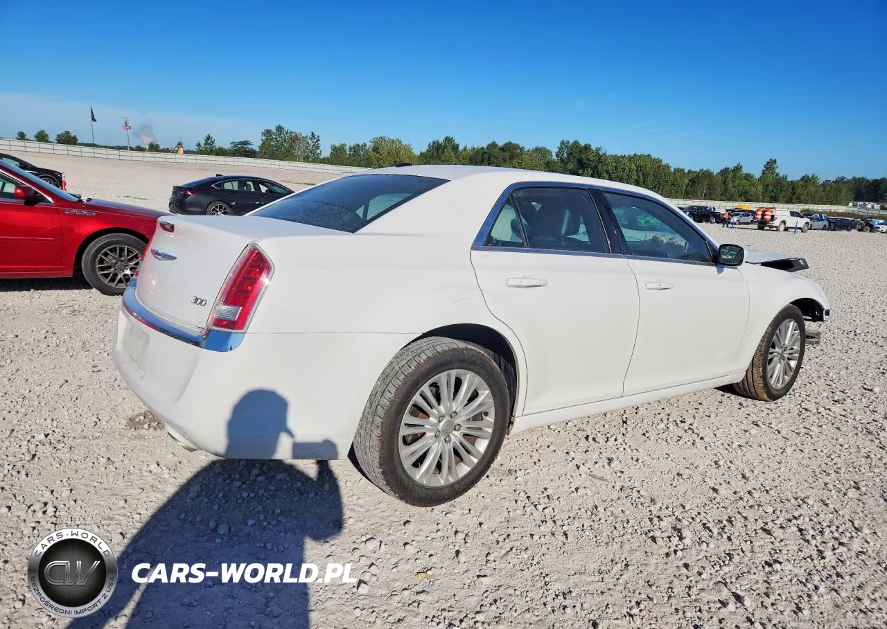 2014 Chrysler 300 VIN:2C3CCARG1EH328061 - 3