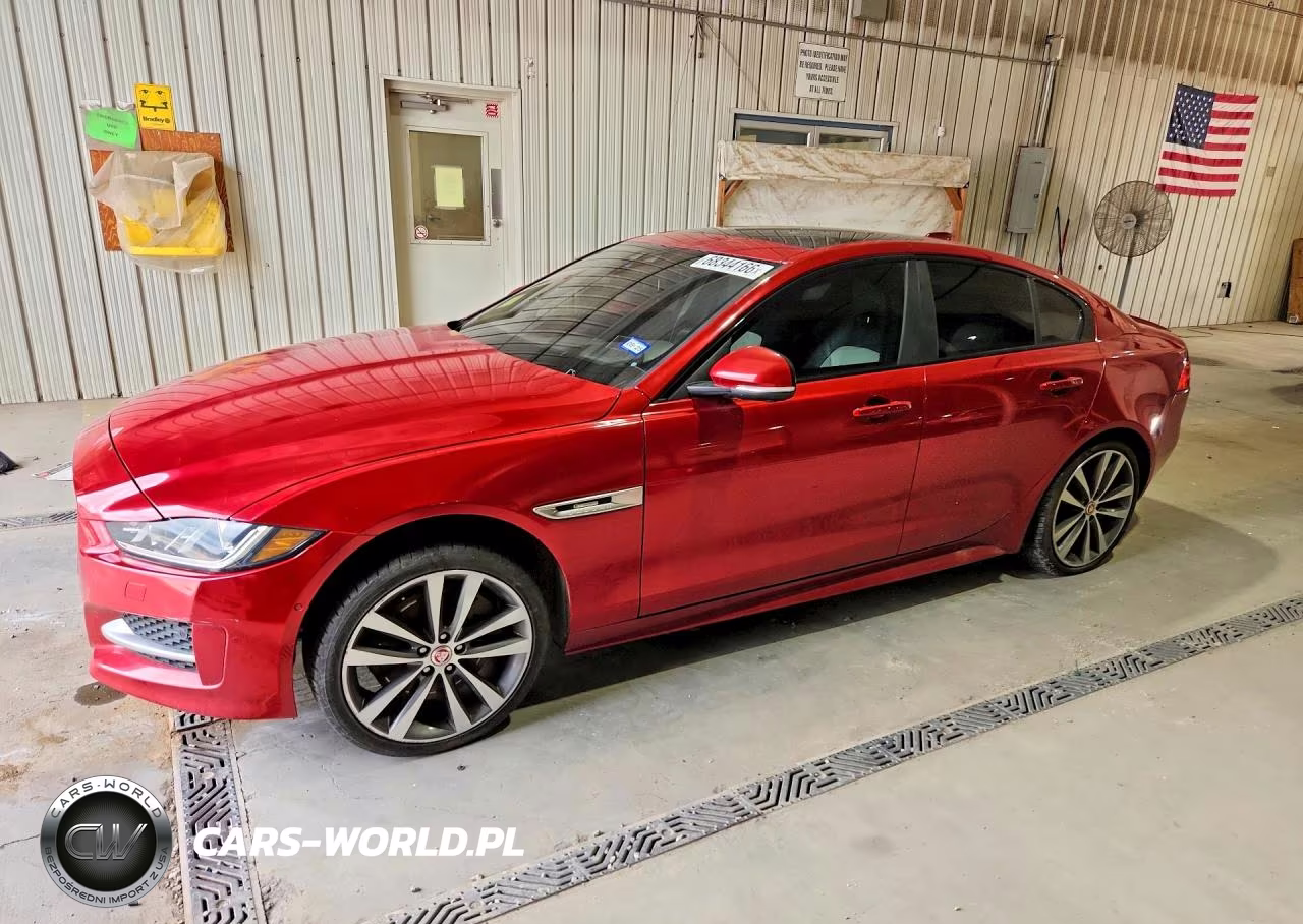 2017 Jaguar Xe R - Sport