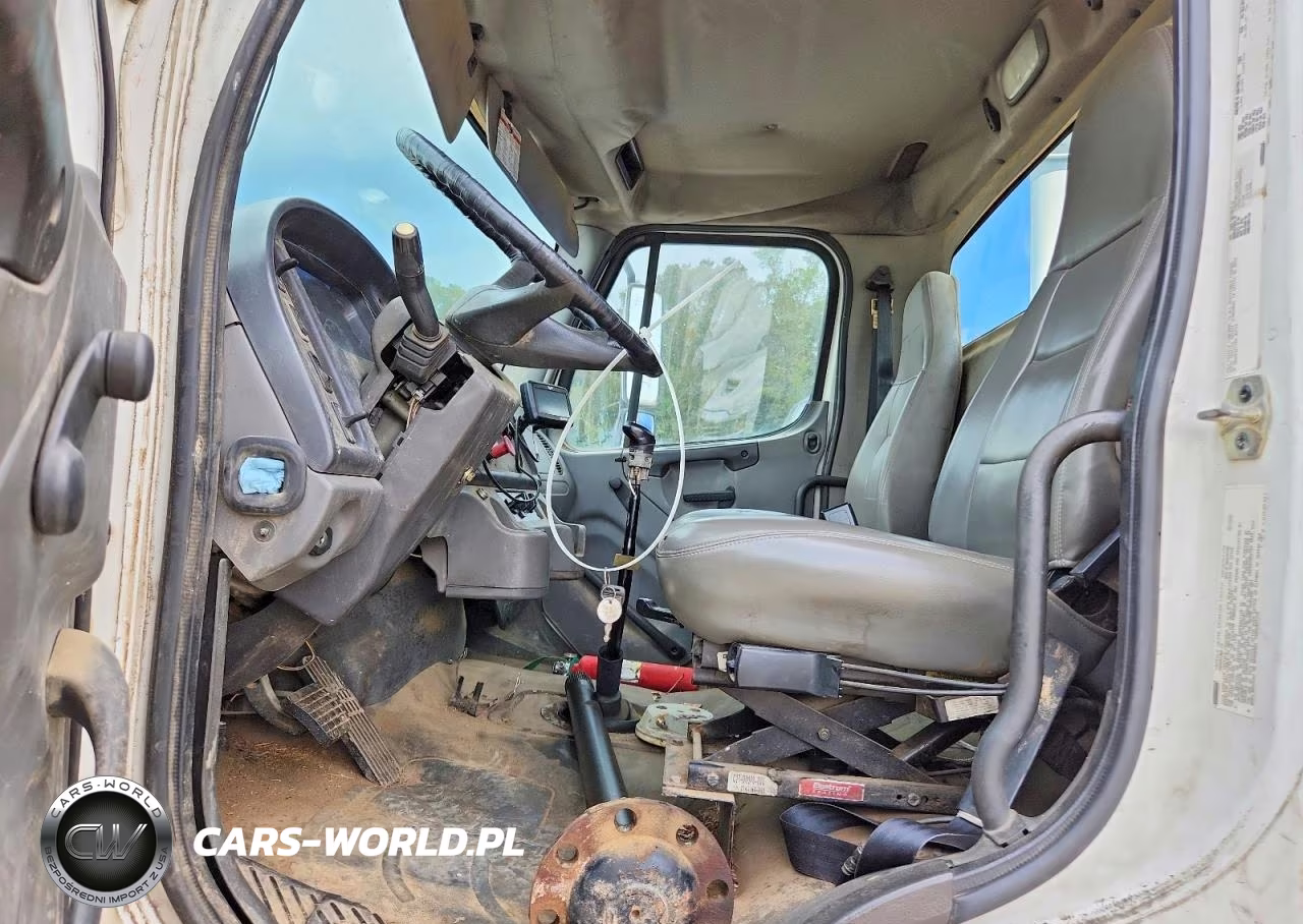 2005 Freightliner M2 106 Medium Duty VIN:1FUBCYDC75HU09052 - 7