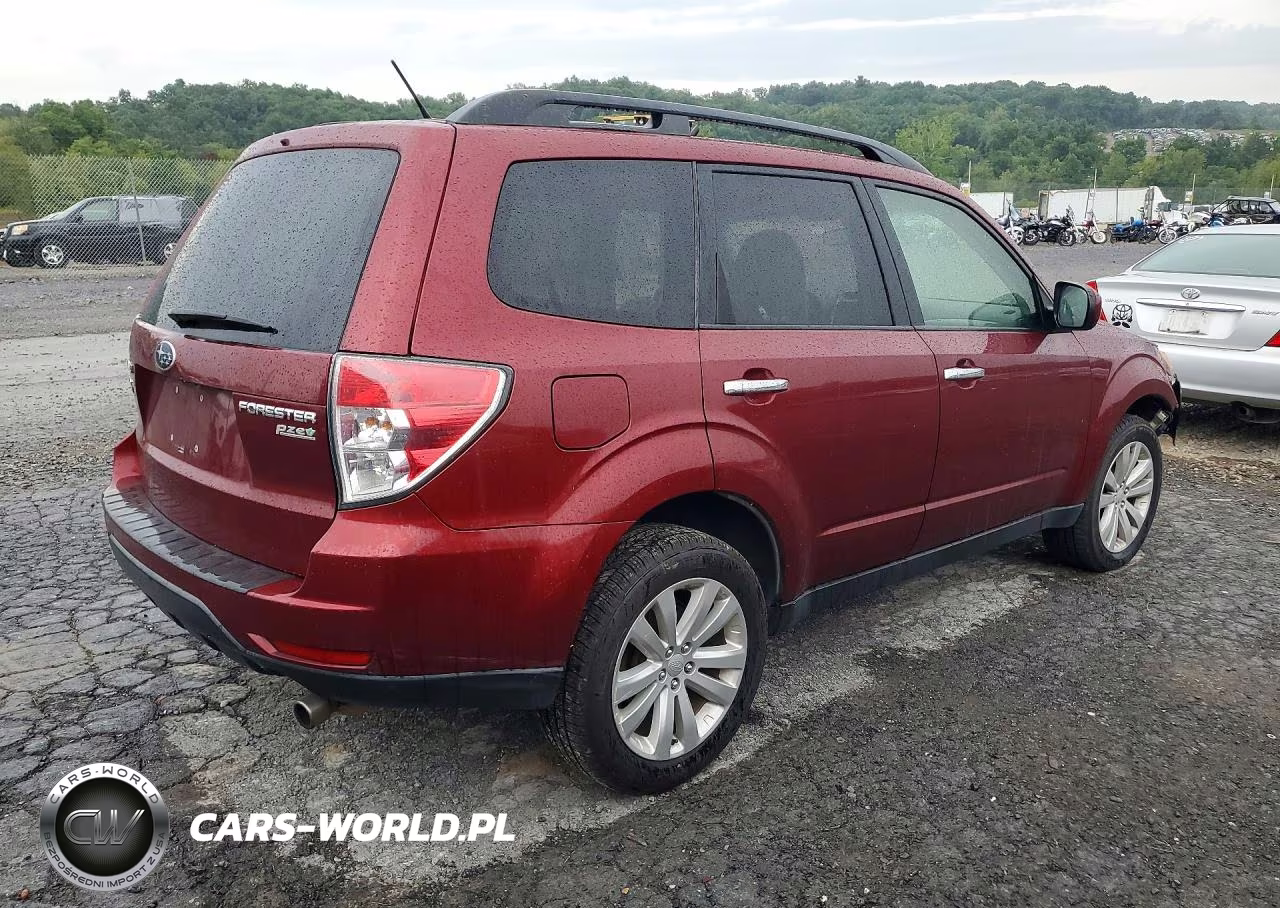 2013 Subaru Forester 2.5X Premium VIN:JF2SHADC7DH424134 - 3