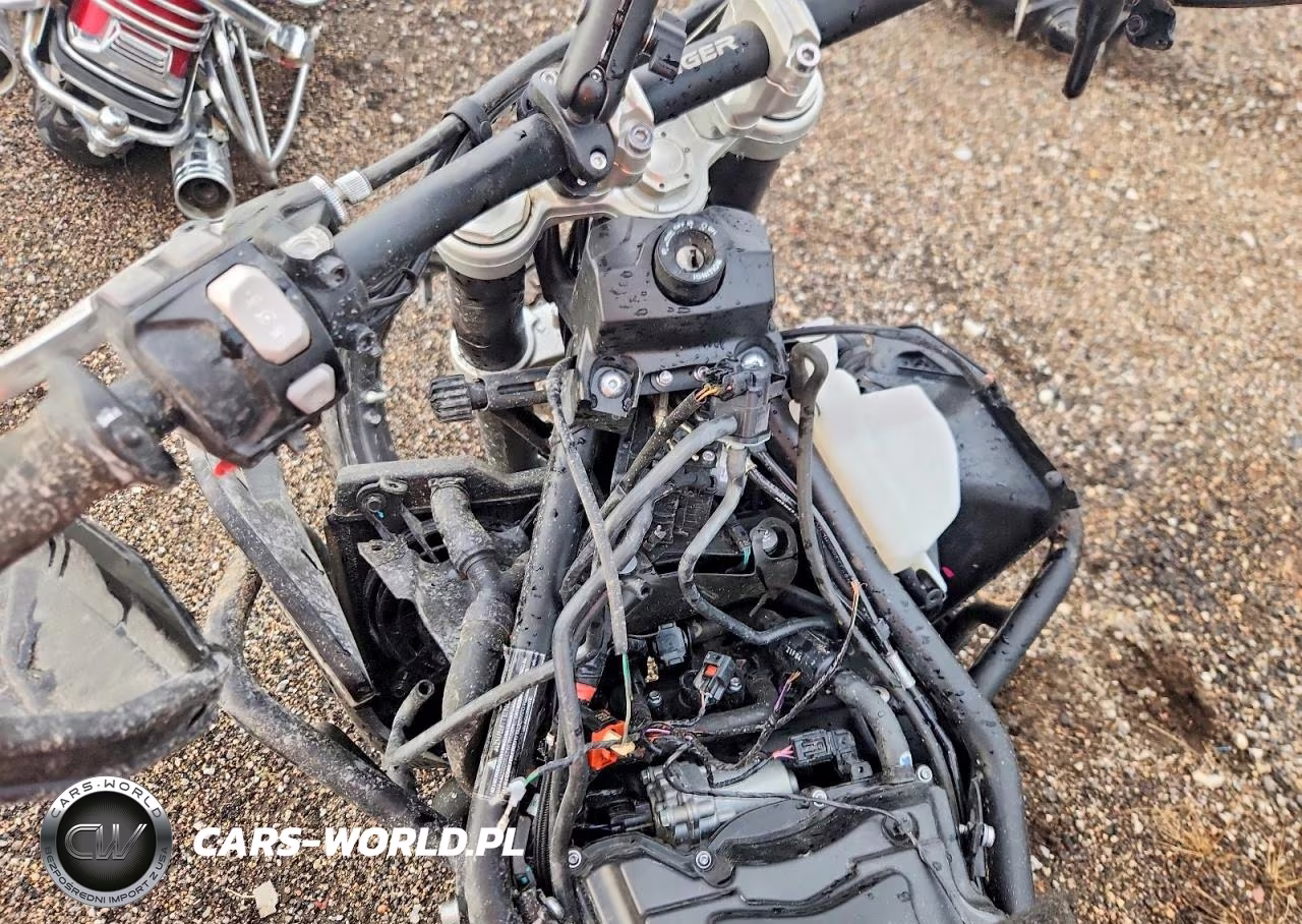 2022 Triumph Motorcycle Tiger 900 Gt Pro VIN:SMTE64DF0NTAW2826 - 7