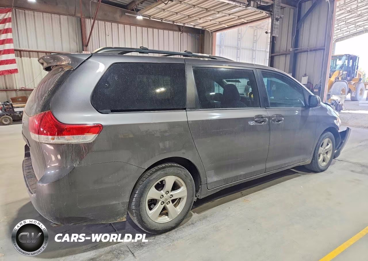 2014 Toyota Sienna Le VIN:5TDKK3DC0ES443844 - 3