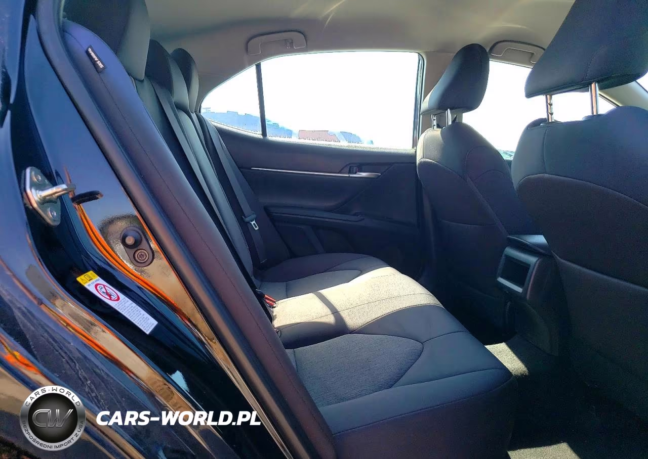 2018 Toyota Camry Le VIN:4T1B11HK6JU077284 - 10