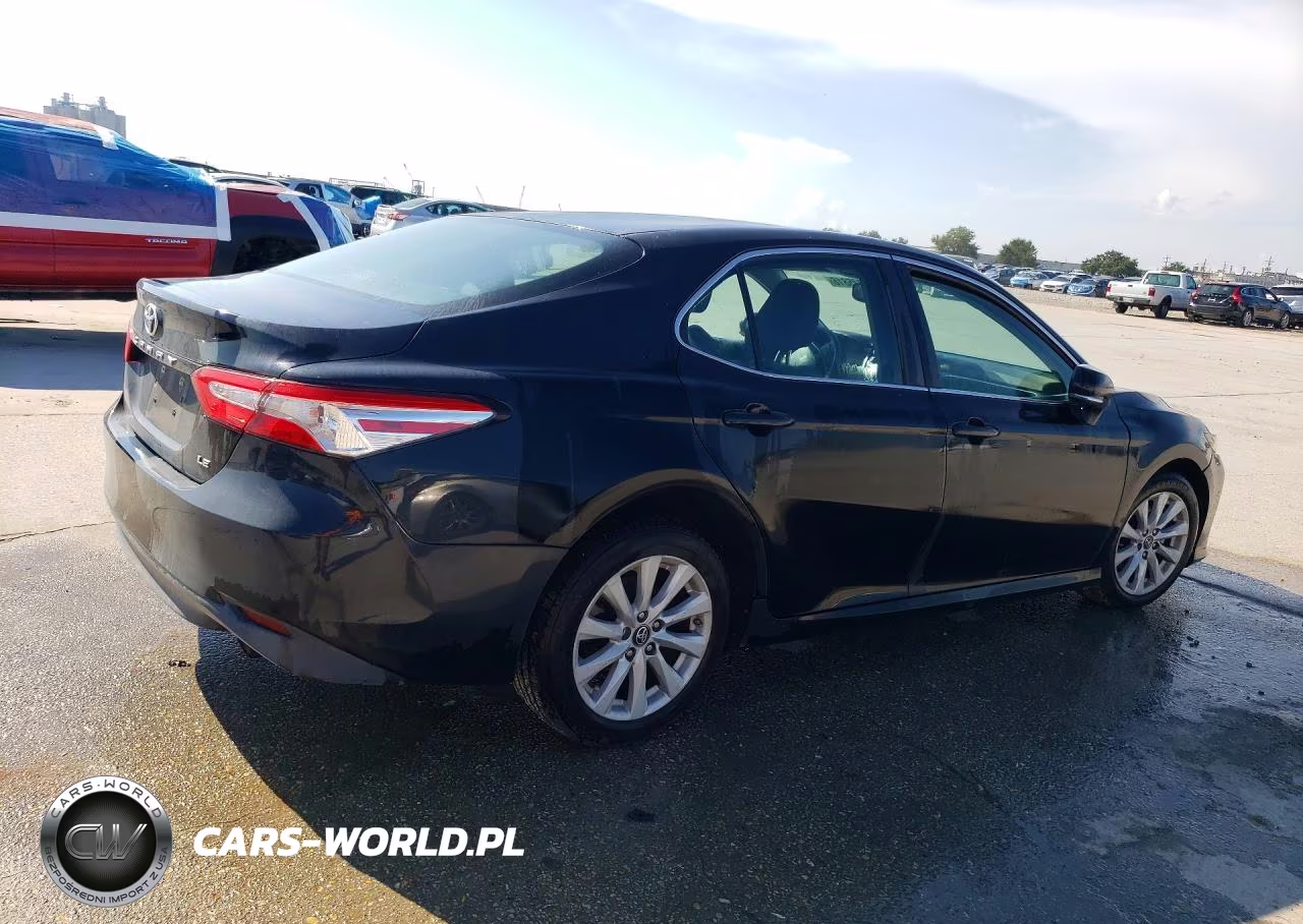 2018 Toyota Camry Le VIN:4T1B11HK6JU077284 - 3