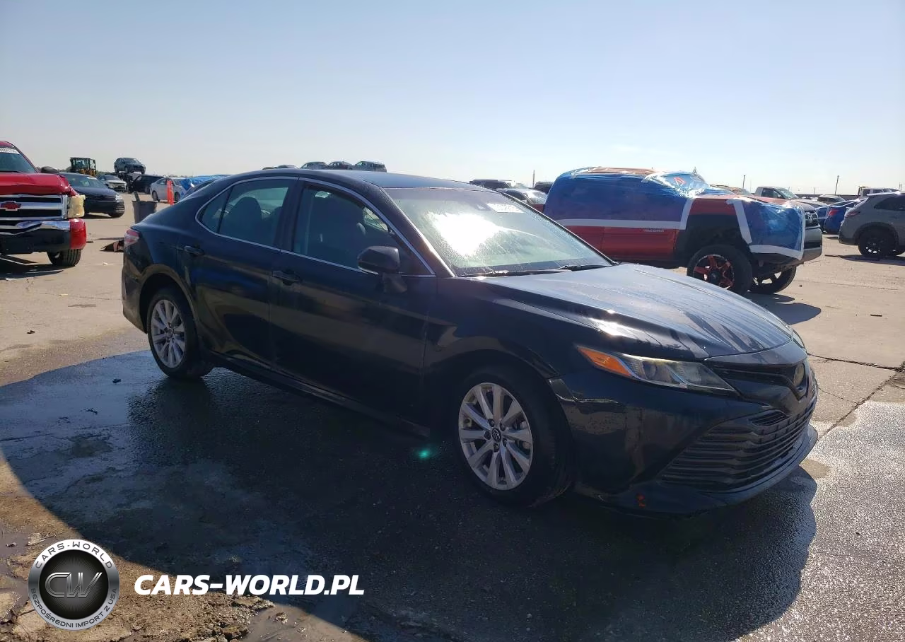 2018 Toyota Camry Le VIN:4T1B11HK6JU077284 - 4