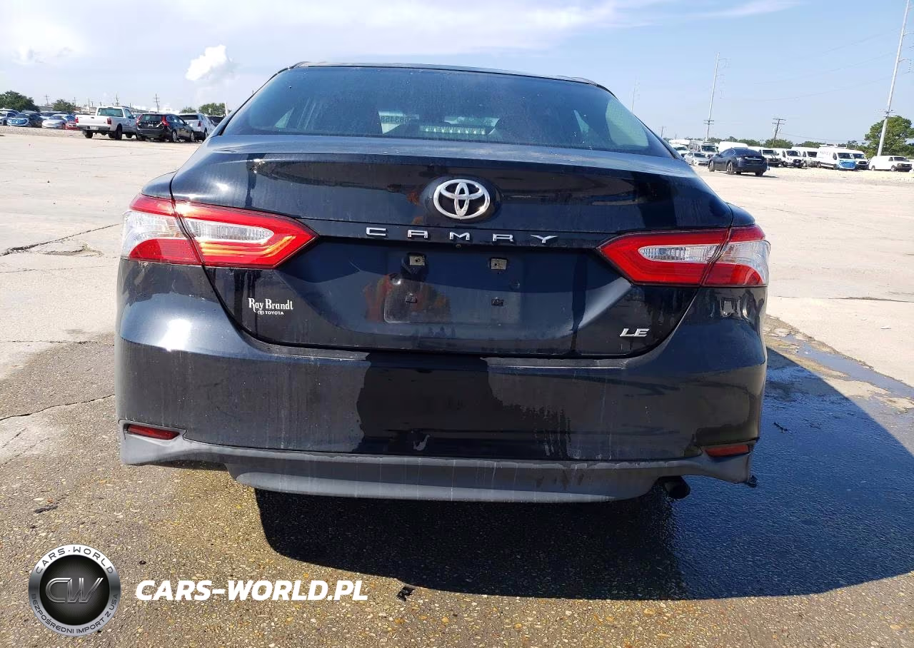 2018 Toyota Camry Le VIN:4T1B11HK6JU077284 - 6