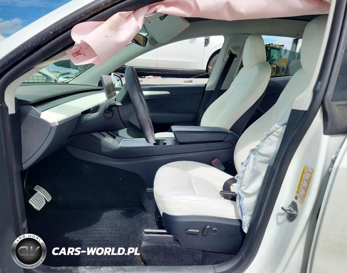 2025 Tesla Model Y VIN:7SAYGDEF7SA352483 - 7