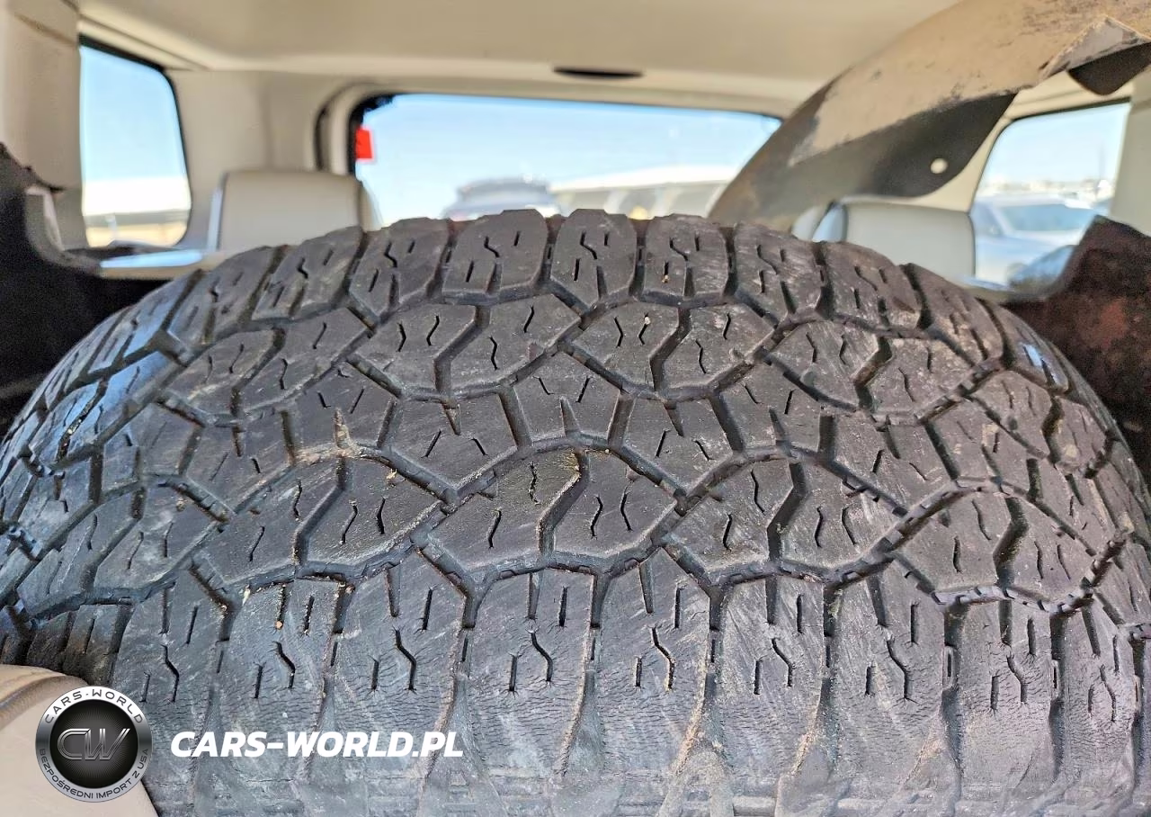 2009 Jeep Grand Cherokee Overland VIN:1J8HR68T99C540705 - 10