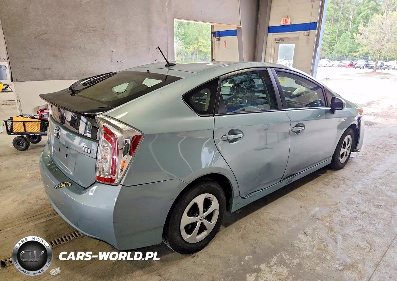 2014 Toyota Prius Three VIN:JTDKN3DU8E1818439 - 3