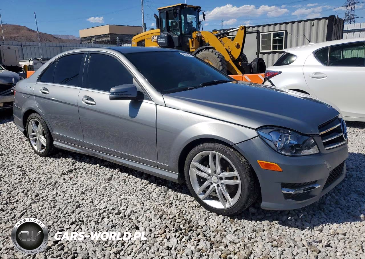 2014 Mercedes-Benz C 250 VIN:WDDGF4HB0EA968035 - 4