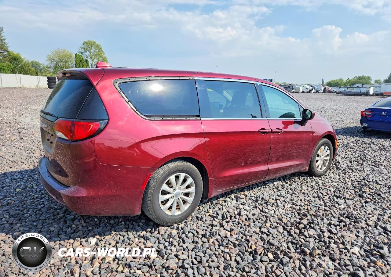 2017 Chrysler Pacifica Touring VIN:2C4RC1DG2HR708554 - 3