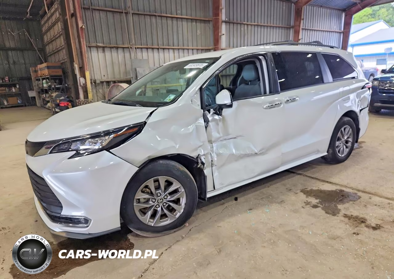 2022 Toyota Sienna Xle