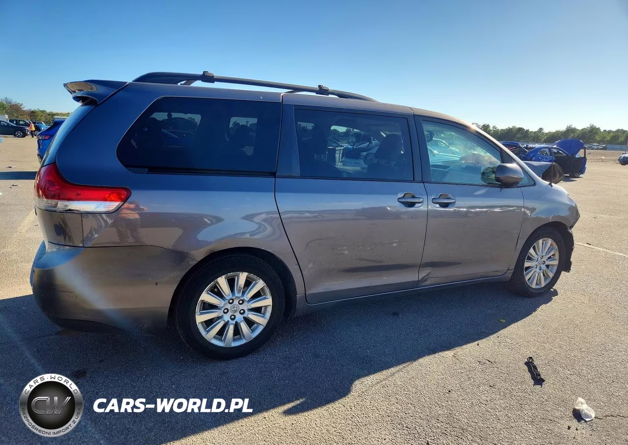 2011 Toyota Sienna Le VIN:5TDJK3DC1BS018513 - 3