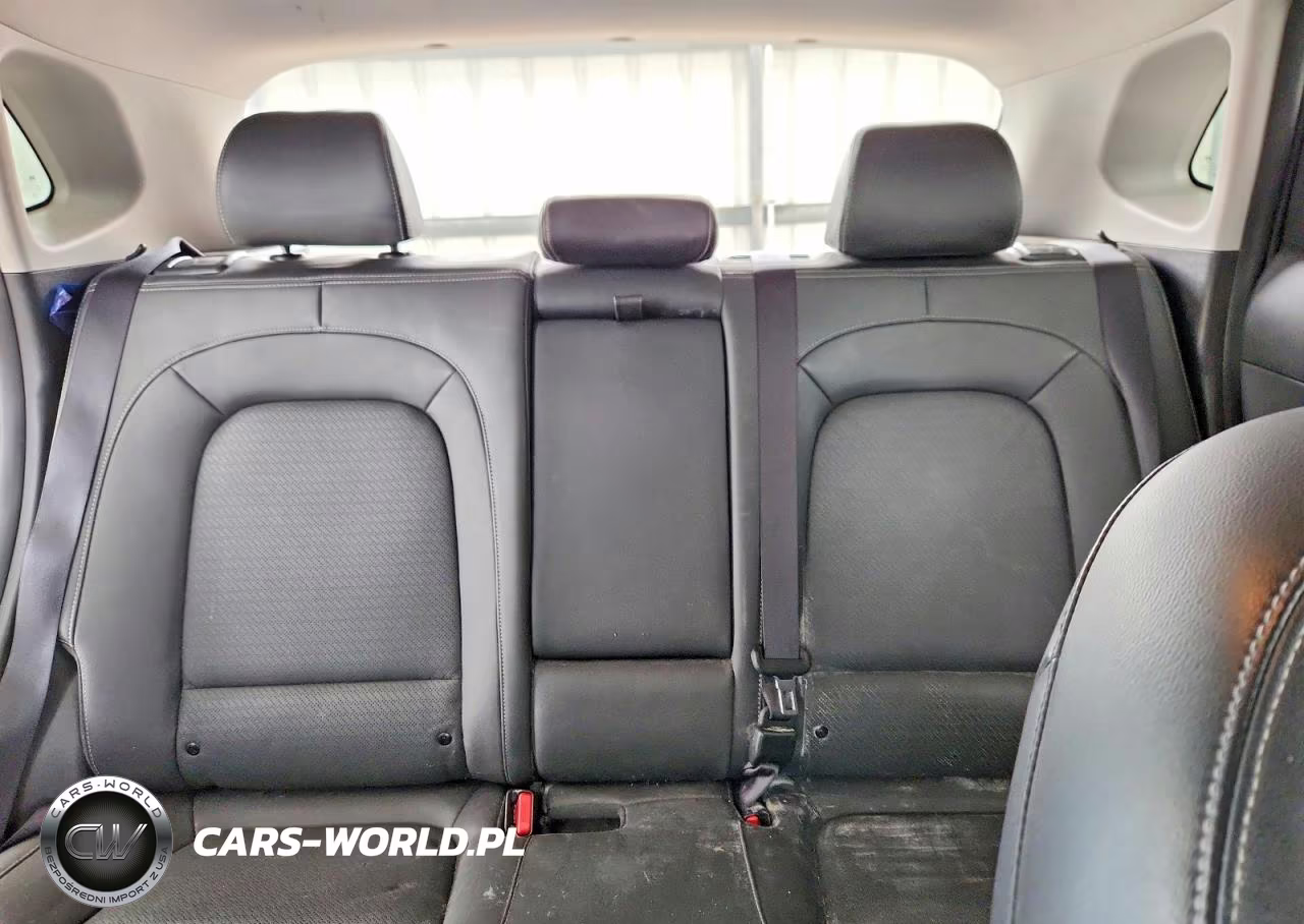 2019 Hyundai Kona Ultimate VIN:KM8K5CA5XKU263223 - 10
