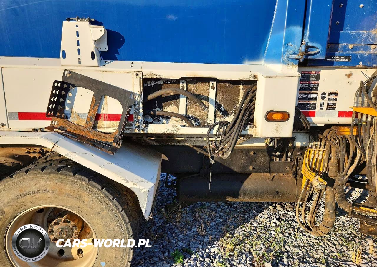 2018 Freightliner Business Class M2 Refuse Truck VIN:1FVHCYFE3KHJZ3569 - 13