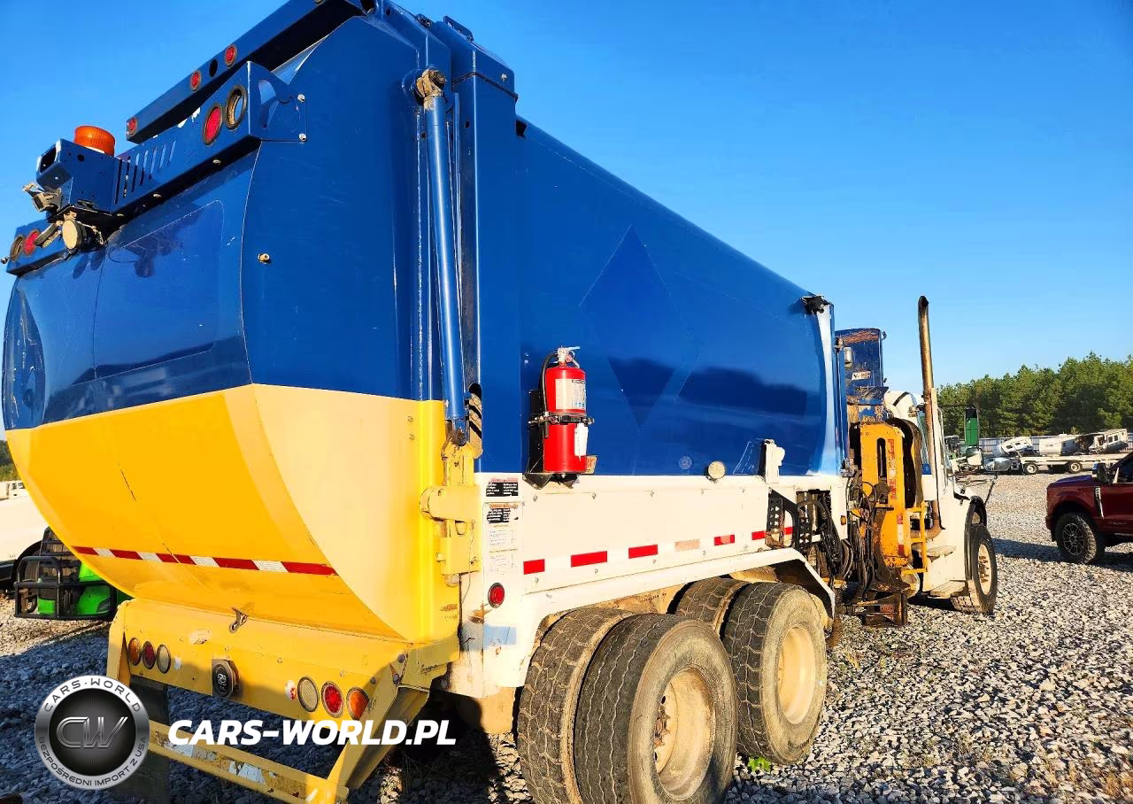2018 Freightliner Business Class M2 Refuse Truck VIN:1FVHCYFE3KHJZ3569 - 3