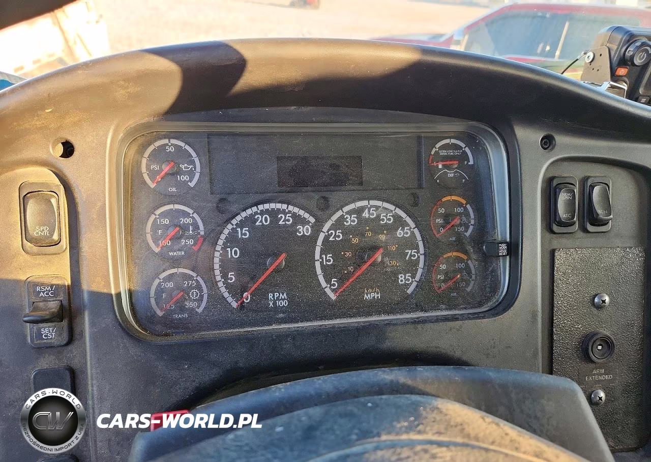 2018 Freightliner Business Class M2 Refuse Truck VIN:1FVHCYFE3KHJZ3569 - 9