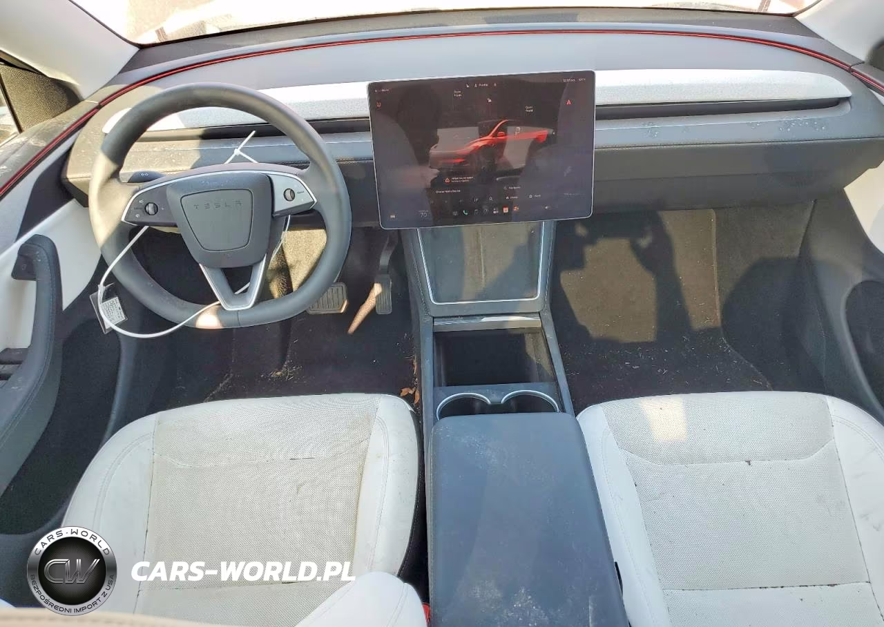 2026 Tesla Model Y VIN:7SAYGDED0TA469953 - 8