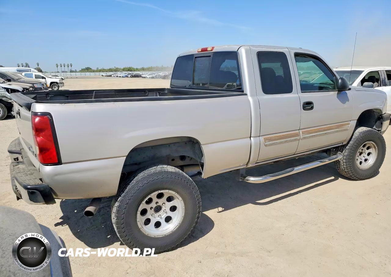 2005 Chevrolet Silverado C1500 VIN:1GCEC19V95Z182608 - 3
