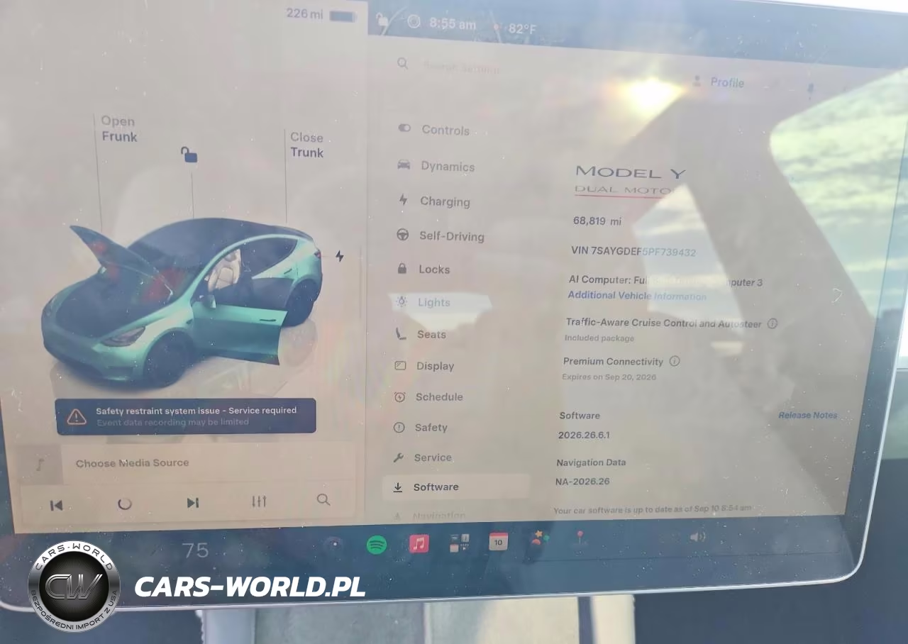 2023 Tesla Model Y VIN:7SAYGDEF5PF739432 - 9