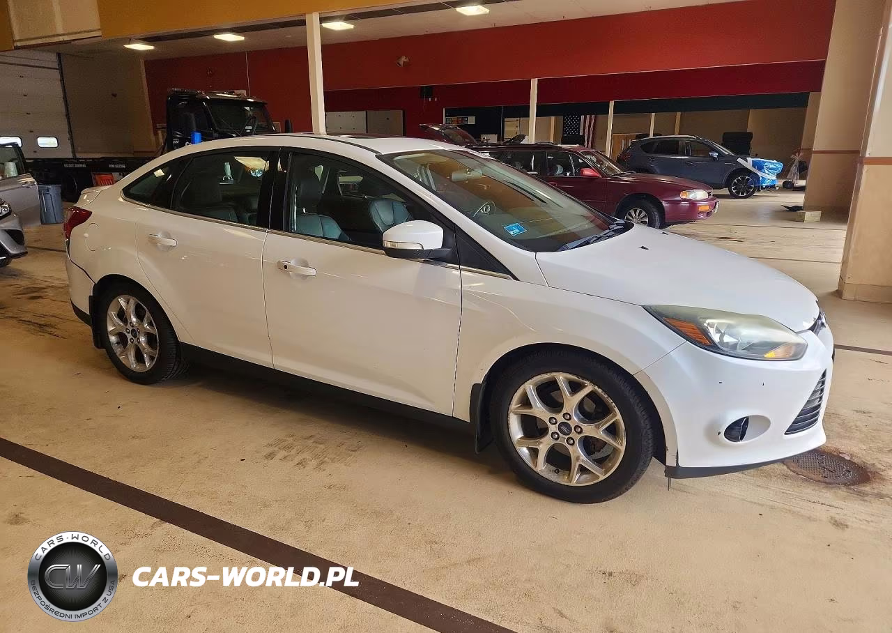 2013 Ford Focus Titanium VIN:1FADP3J28DL368094 - 4