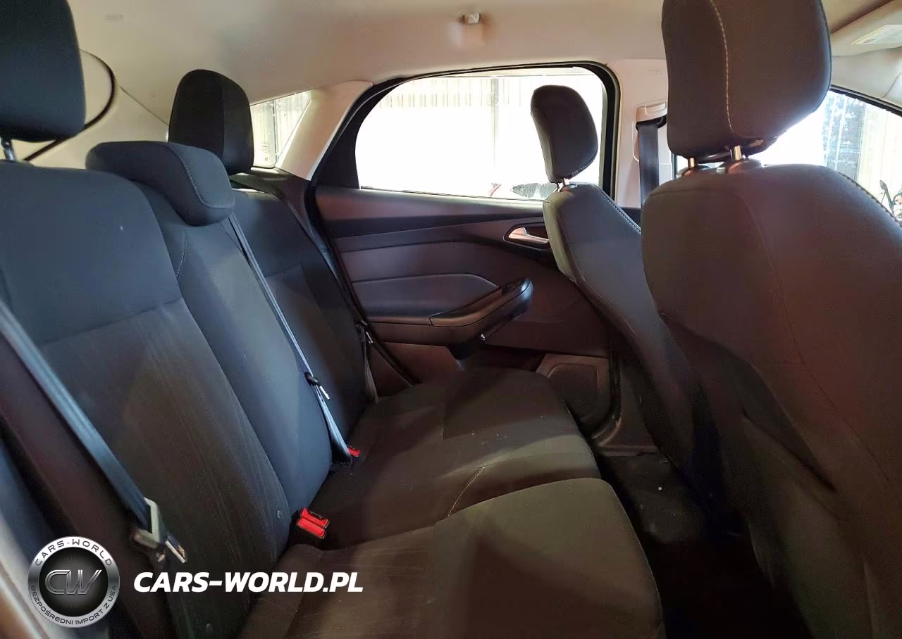 2018 Ford Focus Se VIN:1FADP3K21JL281955 - 10