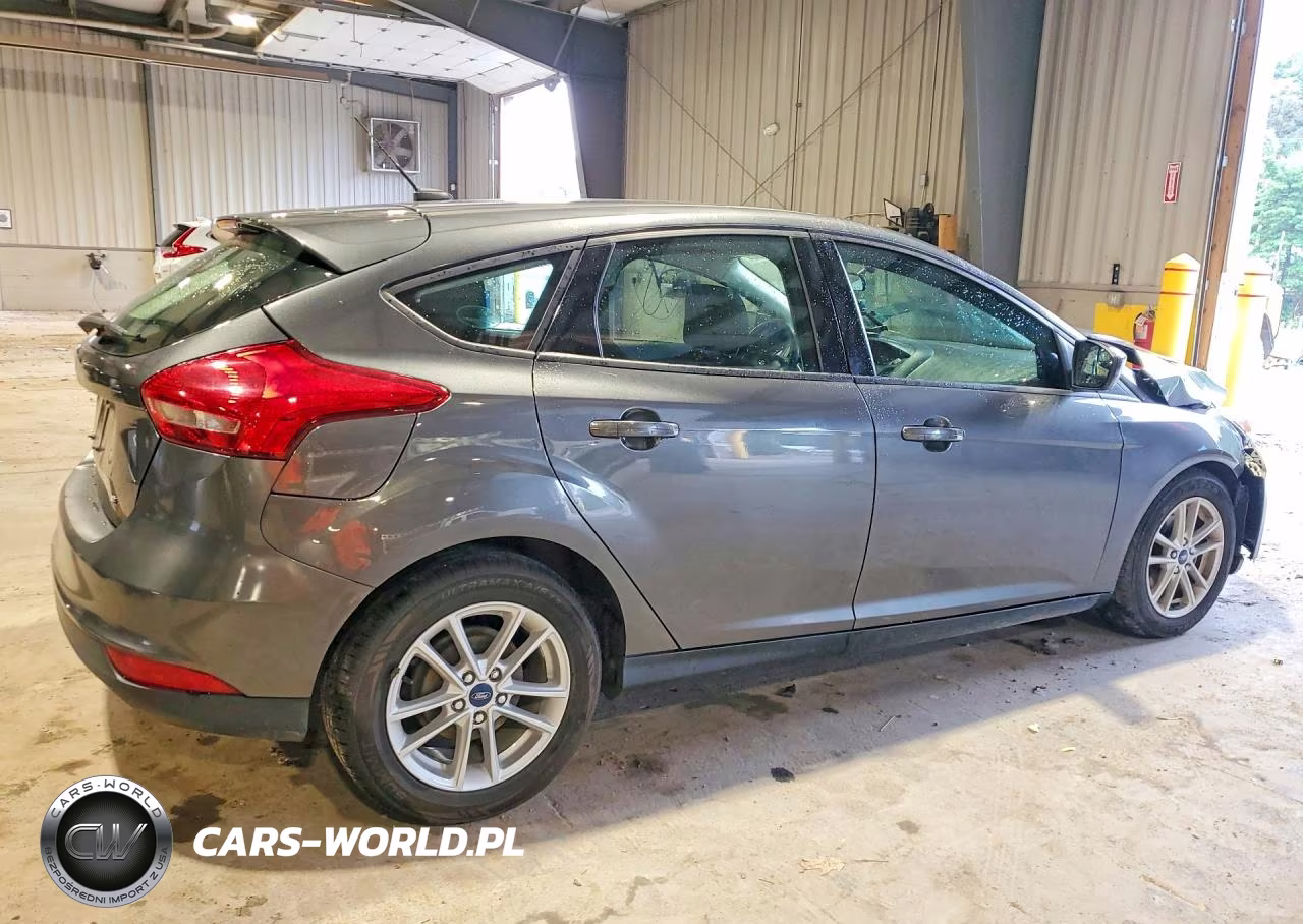 2018 Ford Focus Se VIN:1FADP3K21JL281955 - 3