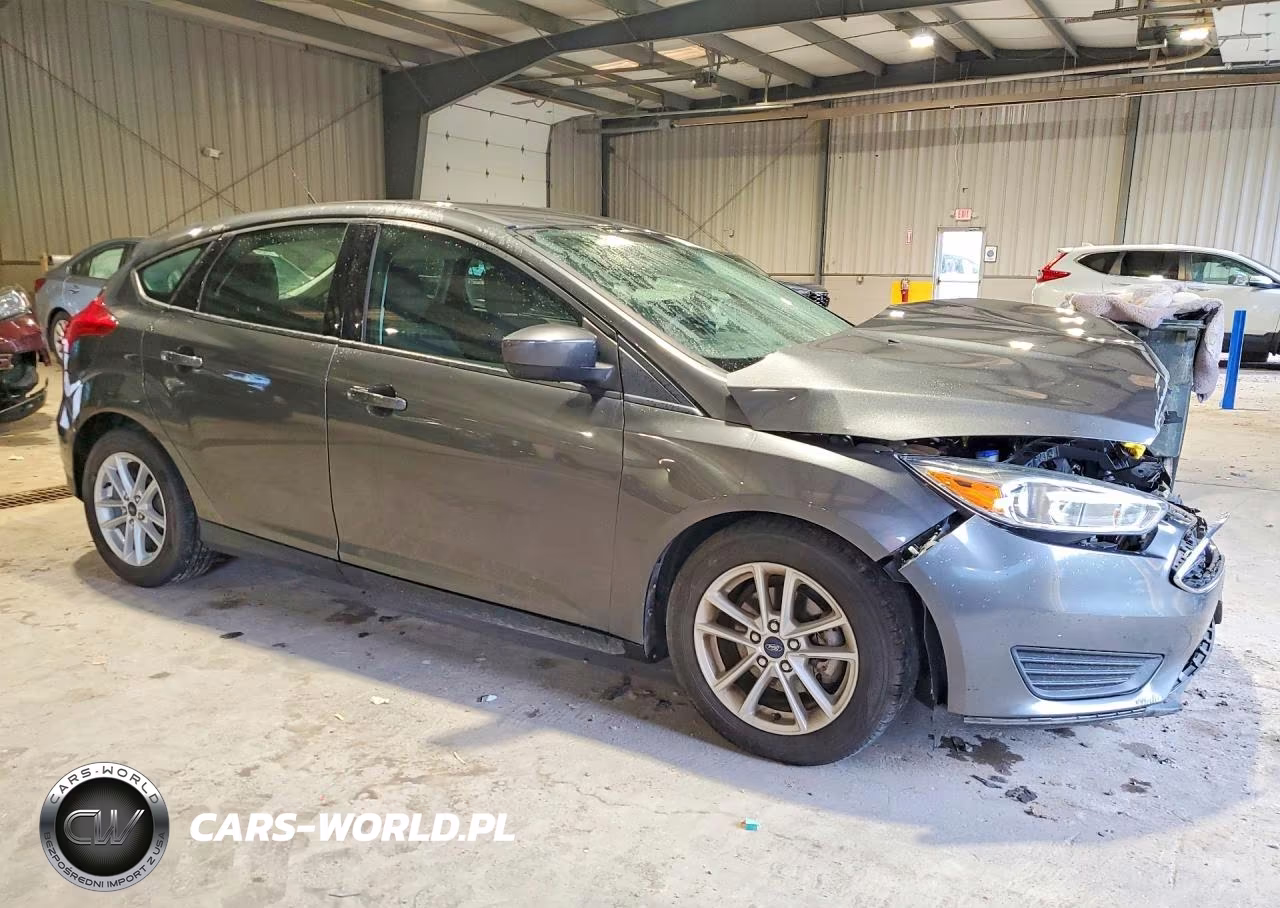 2018 Ford Focus Se VIN:1FADP3K21JL281955 - 4