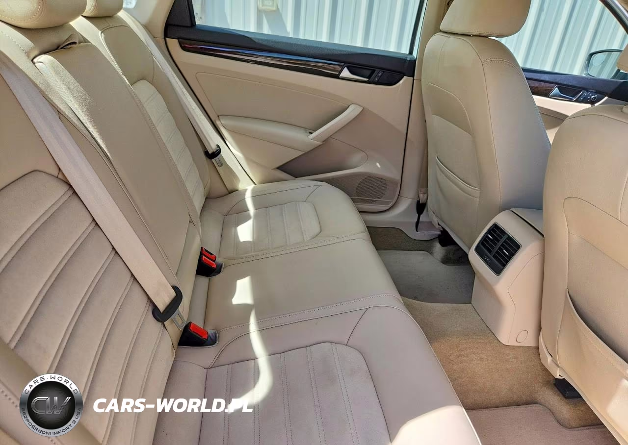 2015 Volkswagen Passat Sel VIN:1VWCS7A38FC080127 - 10