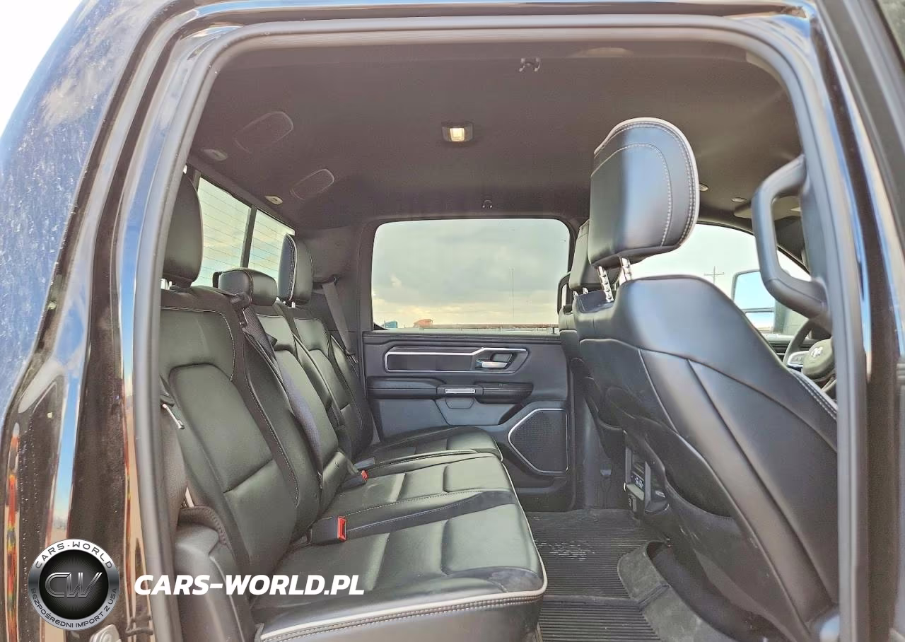 2025 Ram 1500 Laramie VIN:1C6SRFJP6SN688645 - 10